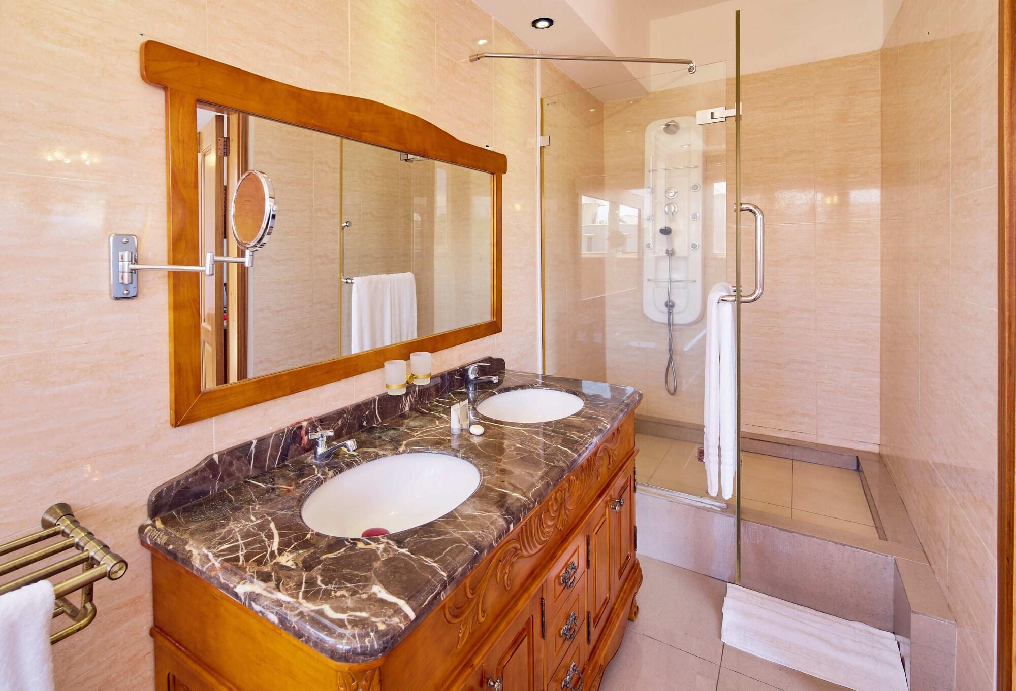 Bur Nas Beach Luxury Suite Pereybere Beach Extérieur photo