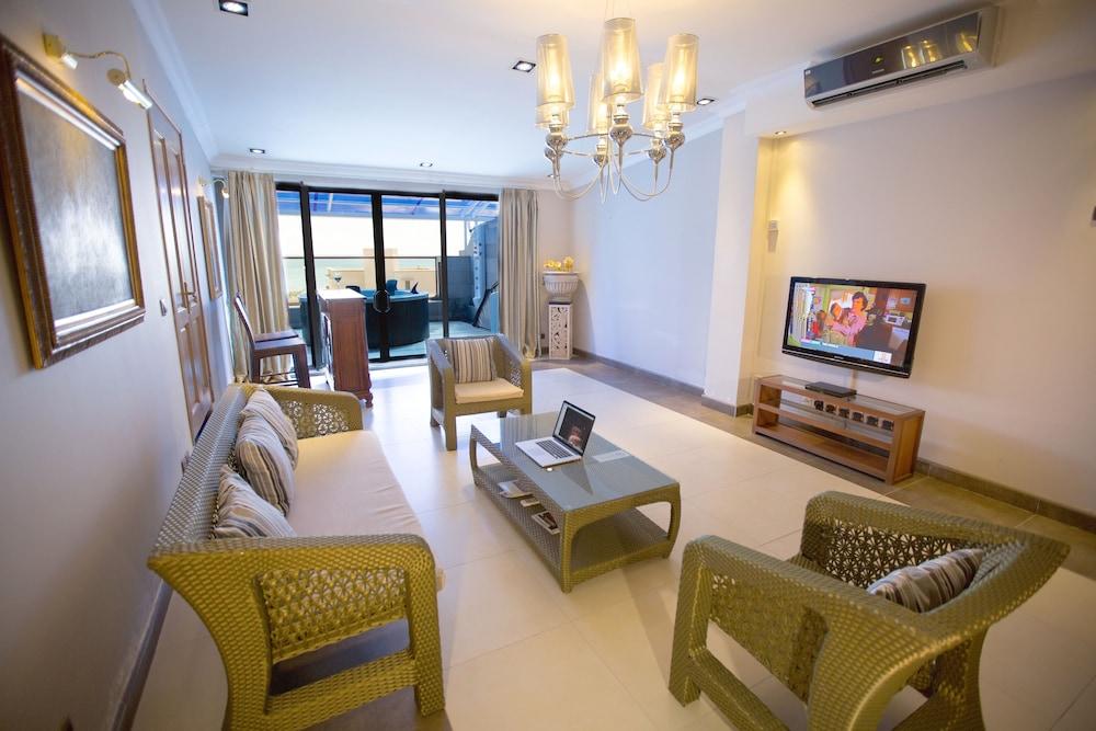 Bur Nas Beach Luxury Suite Pereybere Beach Extérieur photo