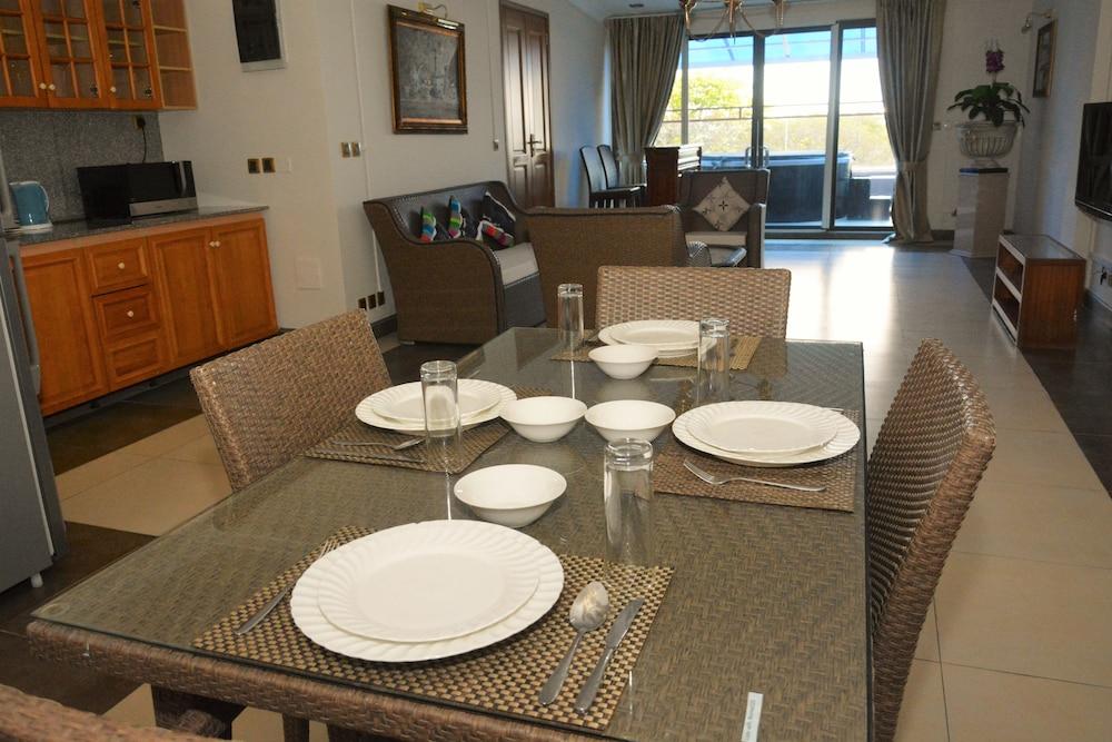 Bur Nas Beach Luxury Suite Pereybere Beach Extérieur photo