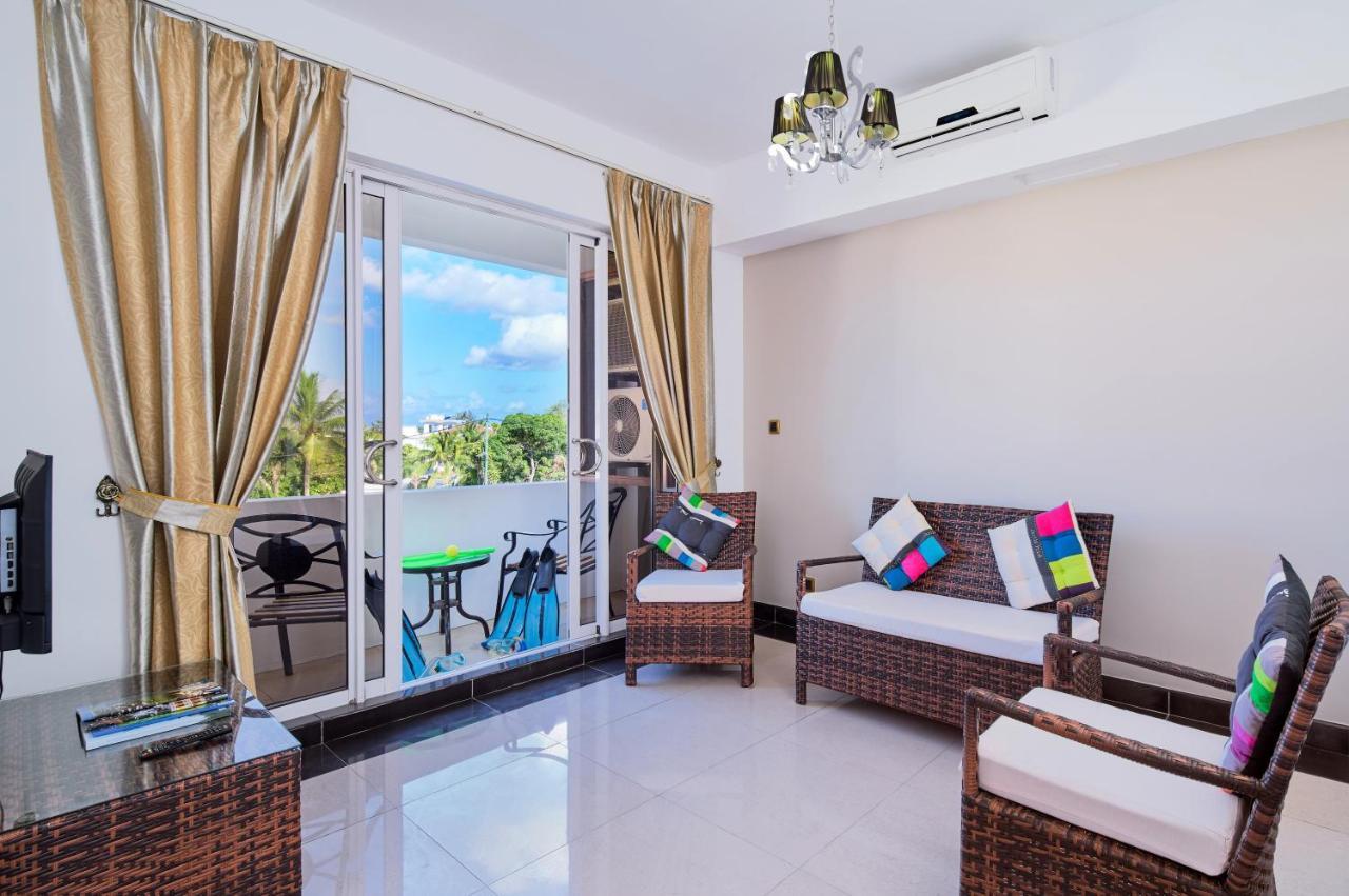 Bur Nas Beach Luxury Suite Pereybere Beach Extérieur photo